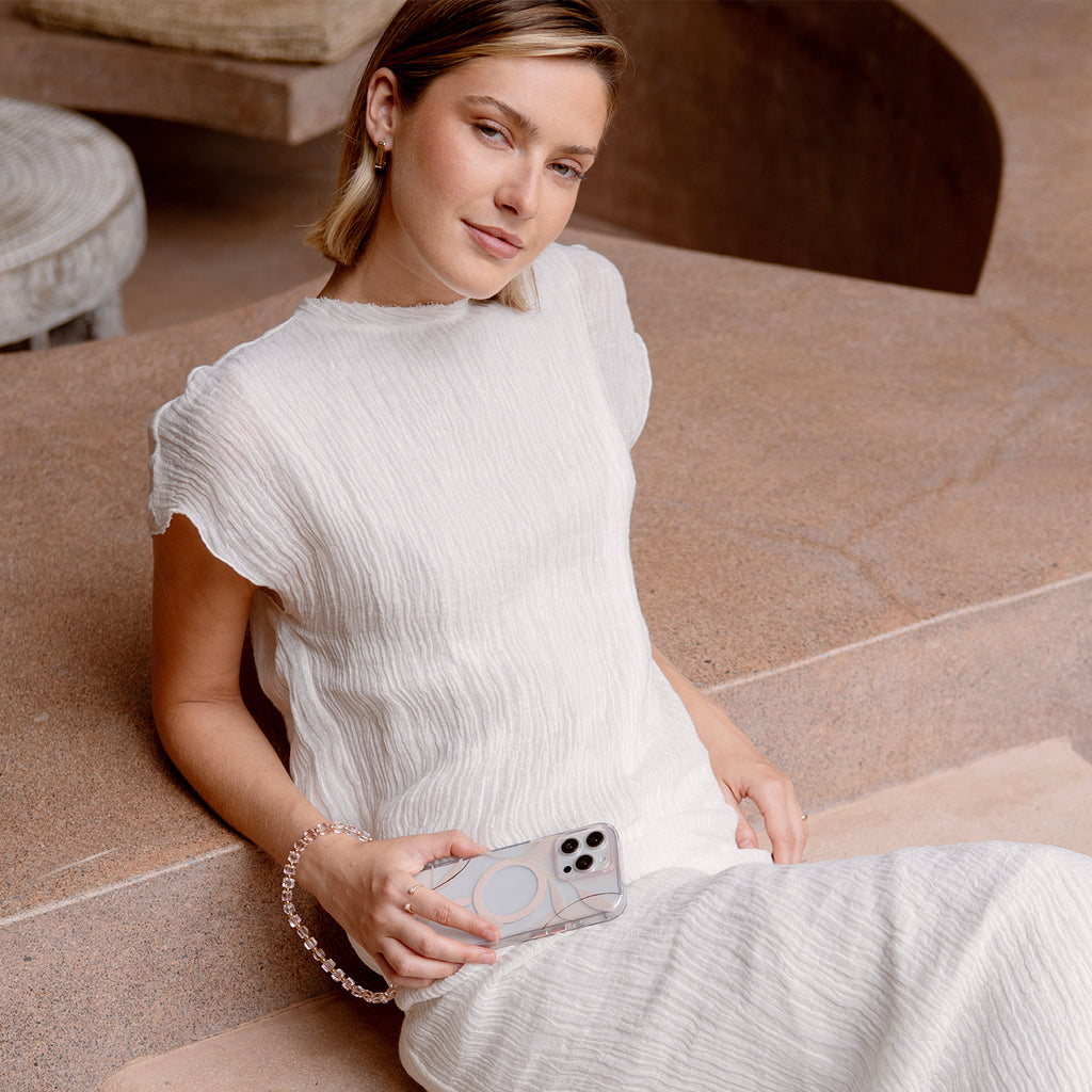 A model unveiling VERDURE, the iPhone 16 Pro Max case inspired by nature now available in iridescent color.